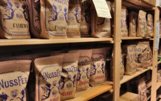 NussFee Produkte im Regal